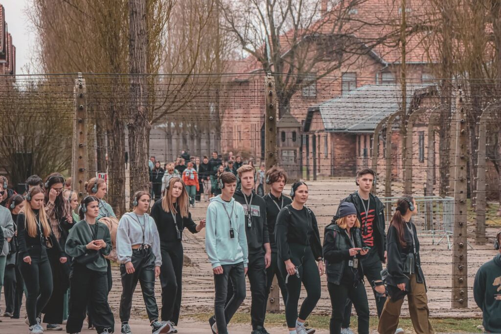 auschwitz dress code