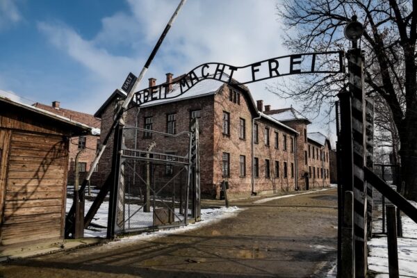 porte d'auschwitz