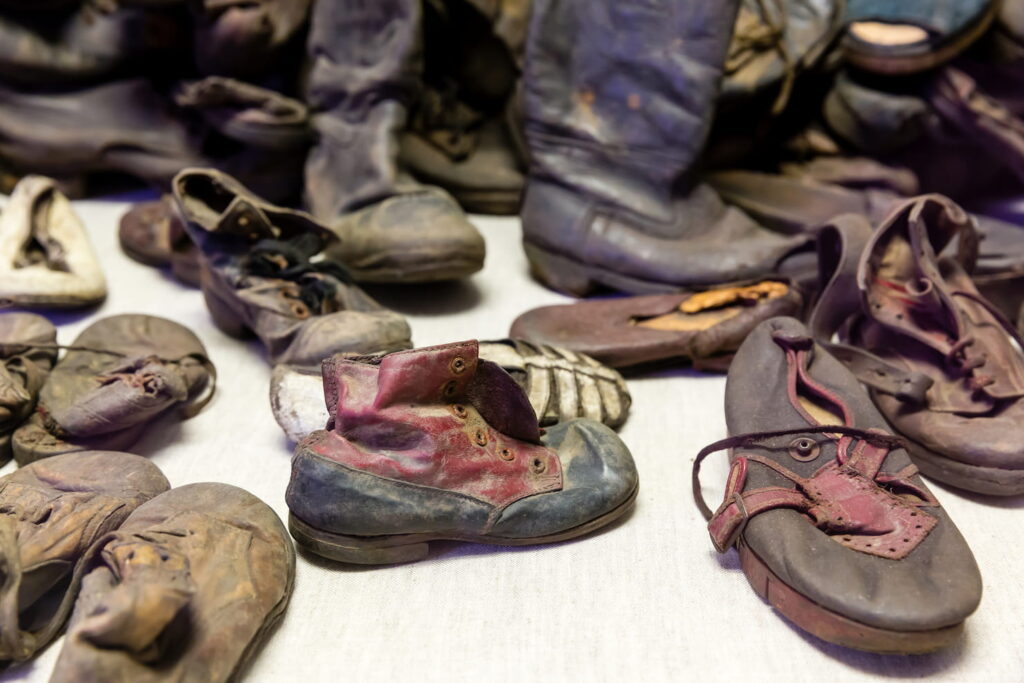 scarpe dei bambini auschwitz